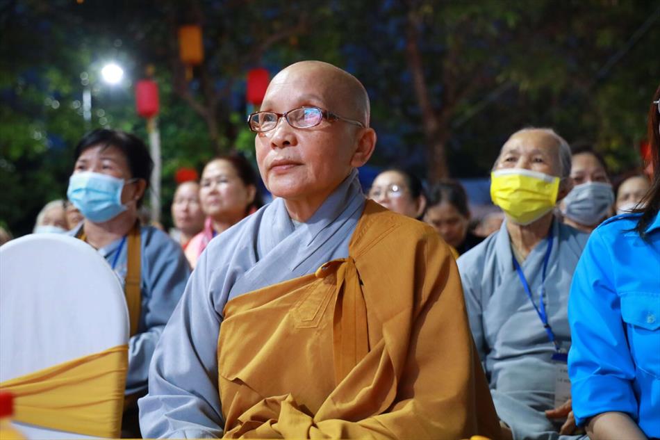 Hơn năm ngàn người đến dự Lễ hội Hiếu Đạo năm 2022 tại chùa Ân Thọ