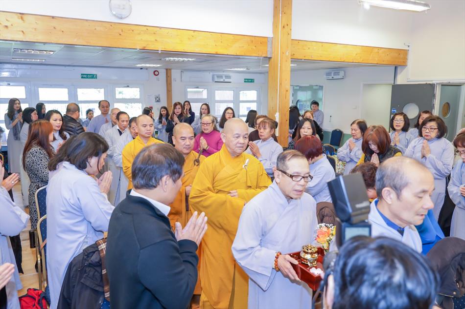 Khoá tu cho cộng đồng người Việt và lễ cầu siêu 39 nạn nhân tại Anh quốc