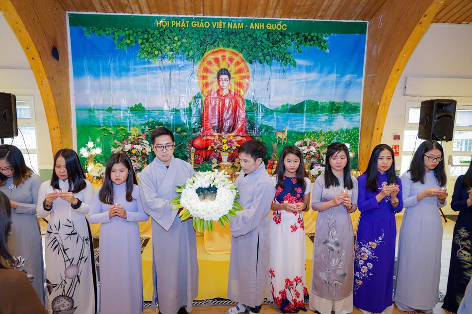Khoá tu cho cộng đồng người Việt và lễ cầu siêu 39 nạn nhân tại Anh quốc