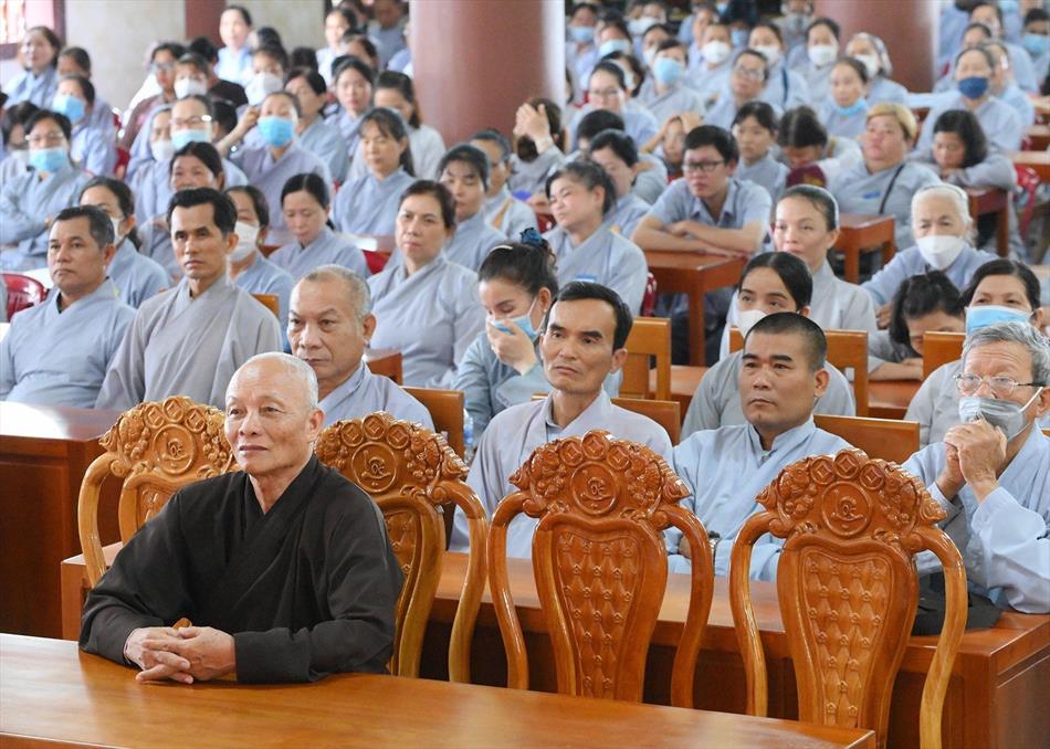 Khóa tu ngày an lạc và bồi dưỡng Hoằng pháp viên nhân mùa Phật đản năm 2023 tại tỉnh Long An