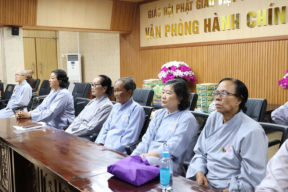 Kiên Giang: Ban Hoằng pháp TƯ và Ban Kinh tế Tài chính TƯ thăm và cúng dường trường hạ trong tỉnh