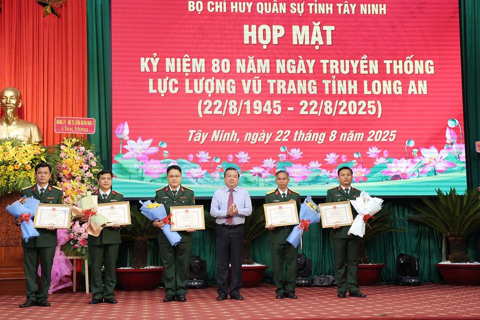 1 HÌNH ẢNH TRANG TRỌNG TRONG BUỔI LỄ 1 HÌNH ẢNH TRANG TRỌNG TRONG BUỔI LỄ