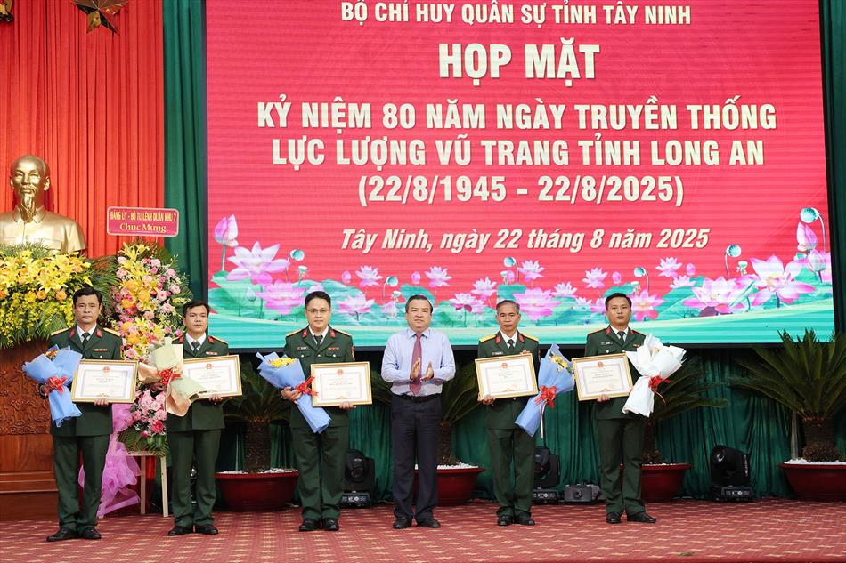 1 HÌNH ẢNH TRANG TRỌNG TRONG BUỔI LỄ 1 HÌNH ẢNH TRANG TRỌNG TRONG BUỔI LỄ