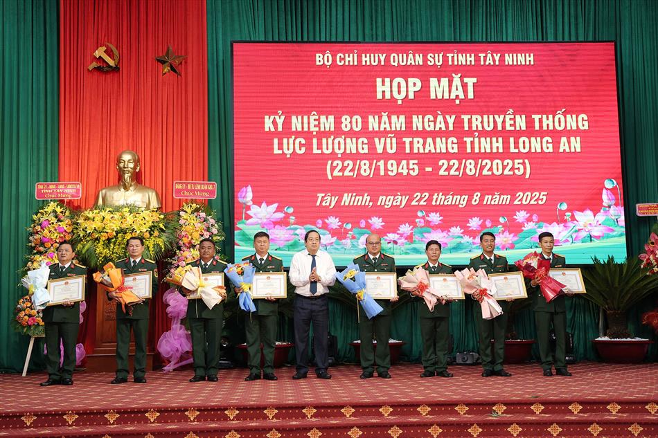 1 HÌNH ẢNH TRANG TRỌNG TRONG BUỔI LỄ 1 HÌNH ẢNH TRANG TRỌNG TRONG BUỔI LỄ