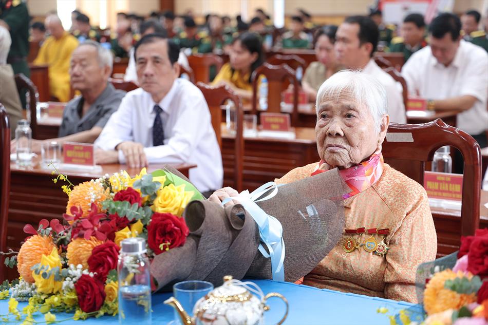 1 HÌNH ẢNH TRANG TRỌNG TRONG BUỔI LỄ 1 HÌNH ẢNH TRANG TRỌNG TRONG BUỔI LỄ