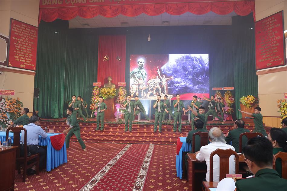 2 VĂN NGHỆ CHÀO MỪNG 2 VĂN NGHỆ CHÀO MỪNG