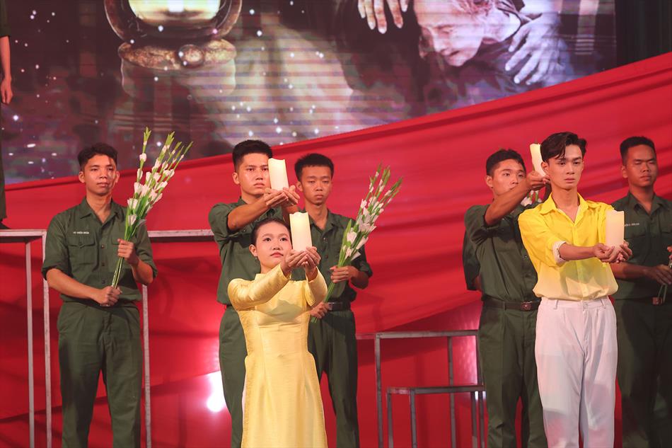 2 VĂN NGHỆ CHÀO MỪNG 2 VĂN NGHỆ CHÀO MỪNG