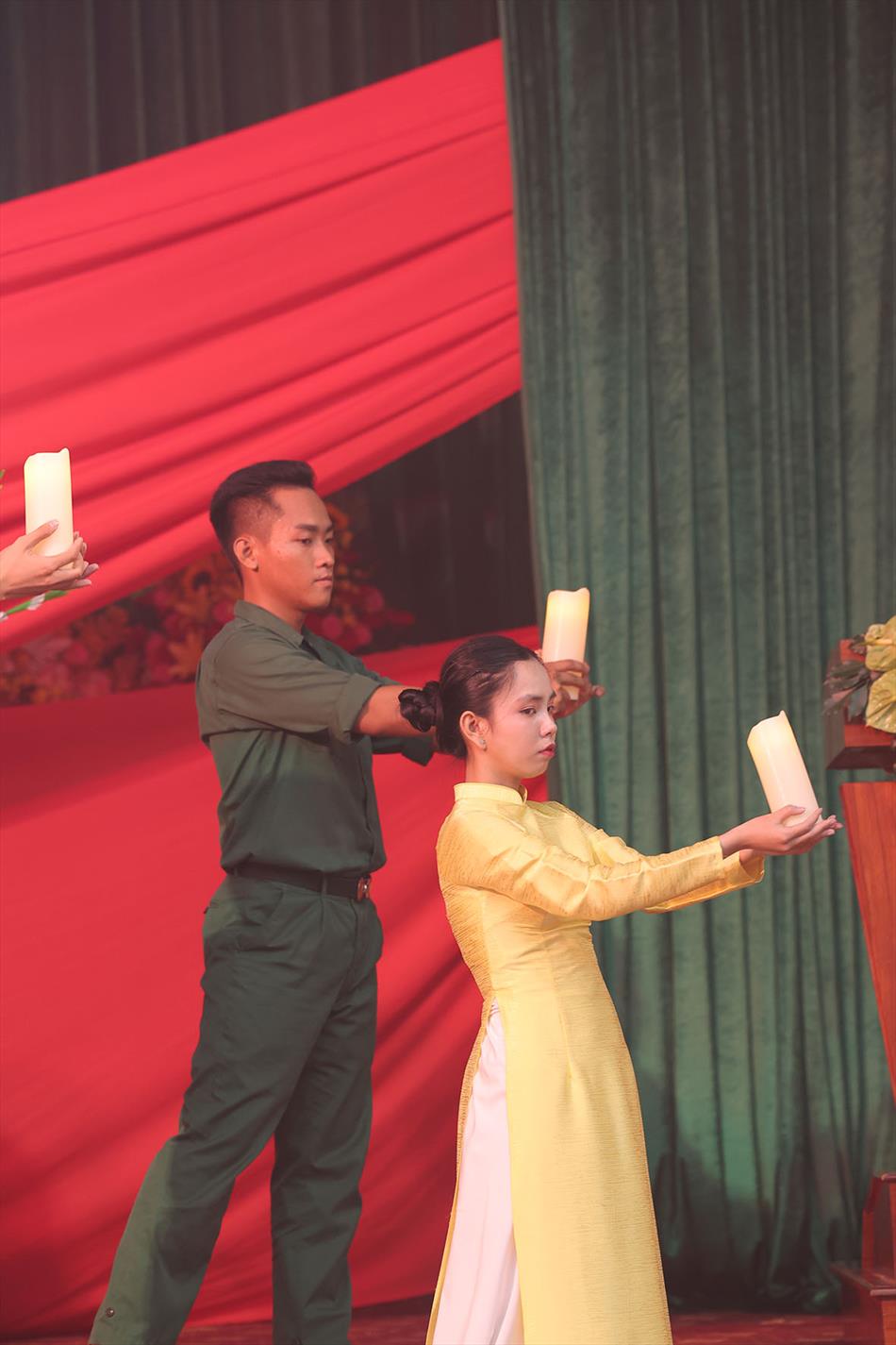 2 VĂN NGHỆ CHÀO MỪNG 2 VĂN NGHỆ CHÀO MỪNG