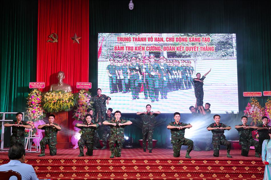2 VĂN NGHỆ CHÀO MỪNG 2 VĂN NGHỆ CHÀO MỪNG