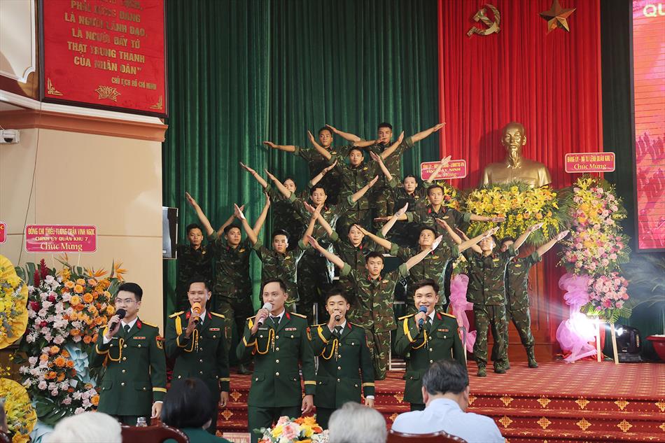 2 VĂN NGHỆ CHÀO MỪNG 2 VĂN NGHỆ CHÀO MỪNG