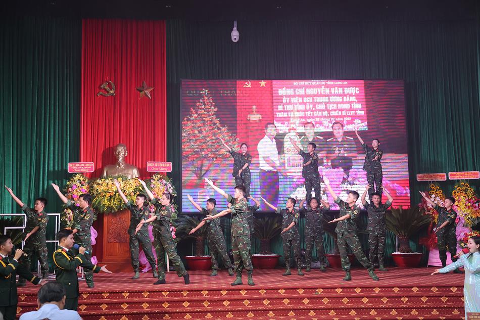 2 VĂN NGHỆ CHÀO MỪNG 2 VĂN NGHỆ CHÀO MỪNG