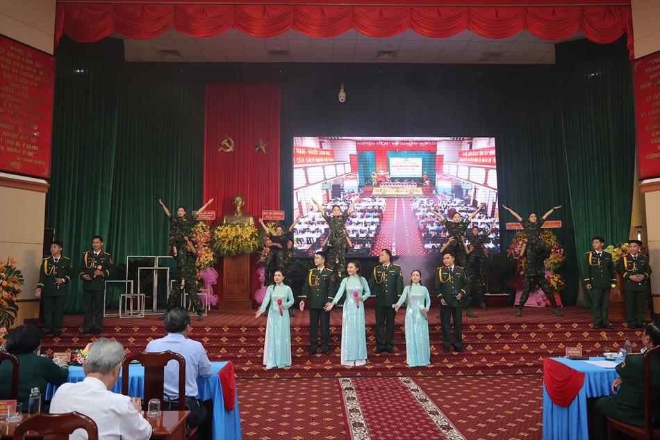 2 VĂN NGHỆ CHÀO MỪNG 2 VĂN NGHỆ CHÀO MỪNG