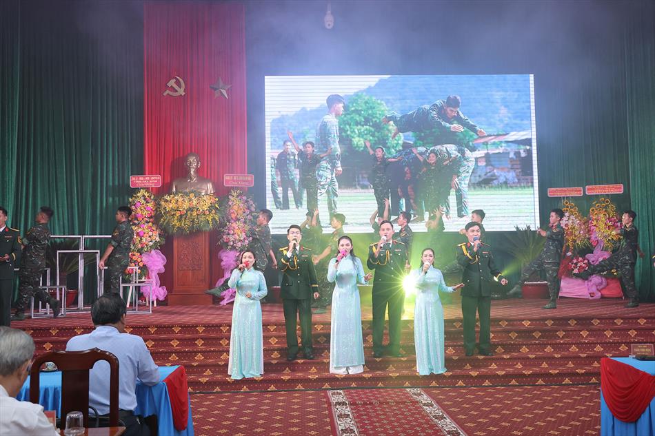2 VĂN NGHỆ CHÀO MỪNG 2 VĂN NGHỆ CHÀO MỪNG