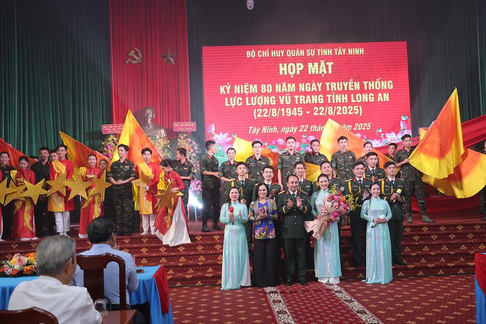 2 VĂN NGHỆ CHÀO MỪNG 2 VĂN NGHỆ CHÀO MỪNG
