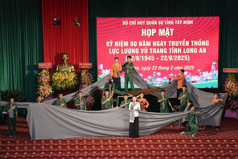 2 VĂN NGHỆ CHÀO MỪNG 2 VĂN NGHỆ CHÀO MỪNG
