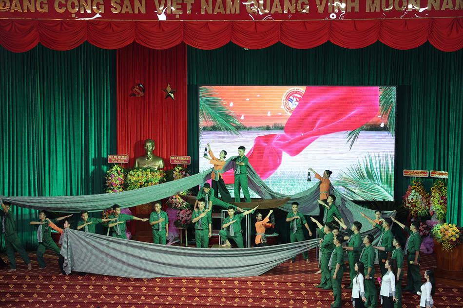 2 VĂN NGHỆ CHÀO MỪNG 2 VĂN NGHỆ CHÀO MỪNG