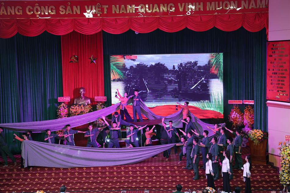 2 VĂN NGHỆ CHÀO MỪNG 2 VĂN NGHỆ CHÀO MỪNG