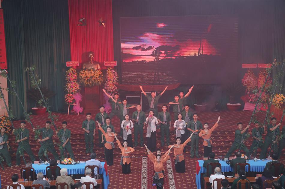 2 VĂN NGHỆ CHÀO MỪNG 2 VĂN NGHỆ CHÀO MỪNG
