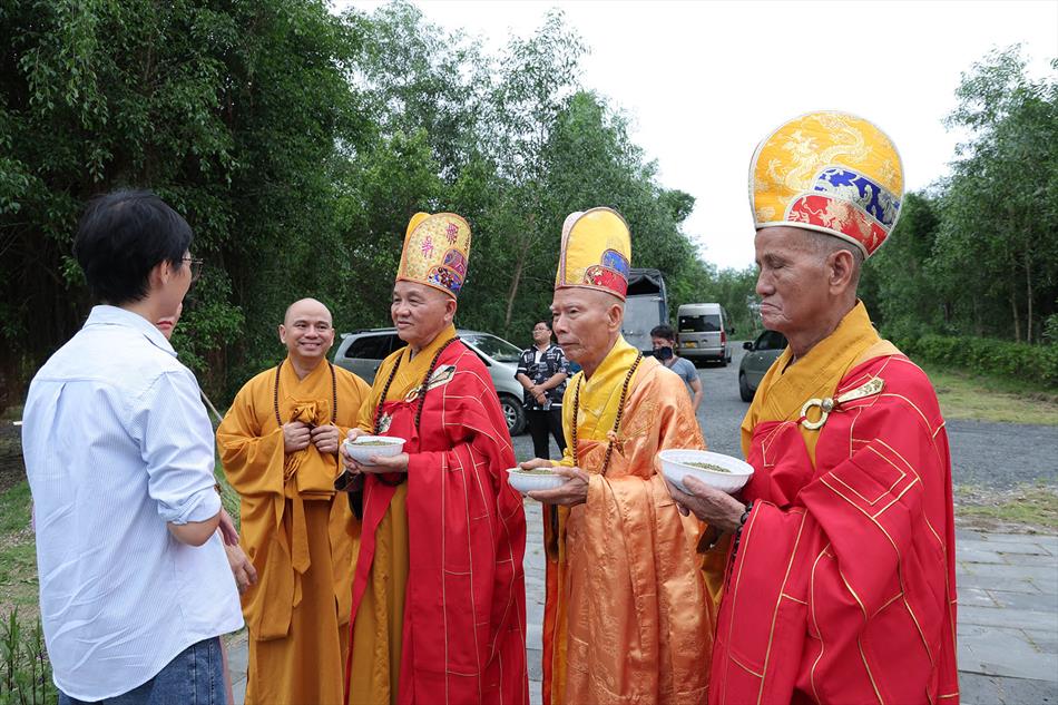 2 SÁI TỊNH 2 SÁI TỊNH