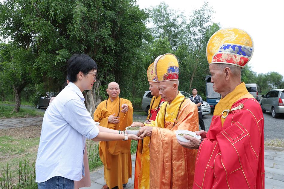 2 SÁI TỊNH 2 SÁI TỊNH