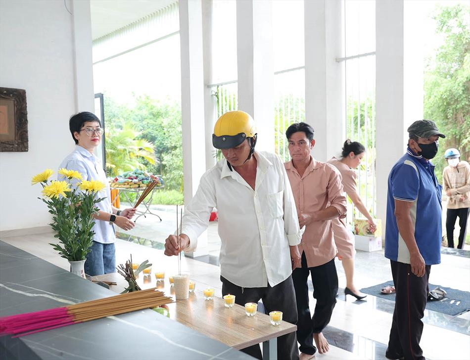 4 TẶNG 50 QUÀ TỪ THIỆN 4 TẶNG 50 QUÀ TỪ THIỆN
