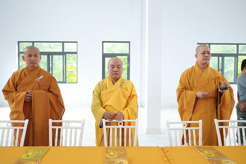 1 KHOÁ LỄ TỤNG KINH DI ĐÀ 1 KHOÁ LỄ TỤNG KINH DI ĐÀ