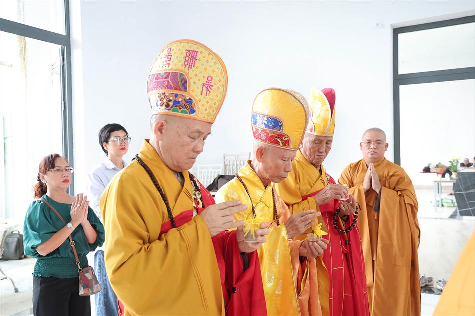1 KHOÁ LỄ TỤNG KINH DI ĐÀ 1 KHOÁ LỄ TỤNG KINH DI ĐÀ