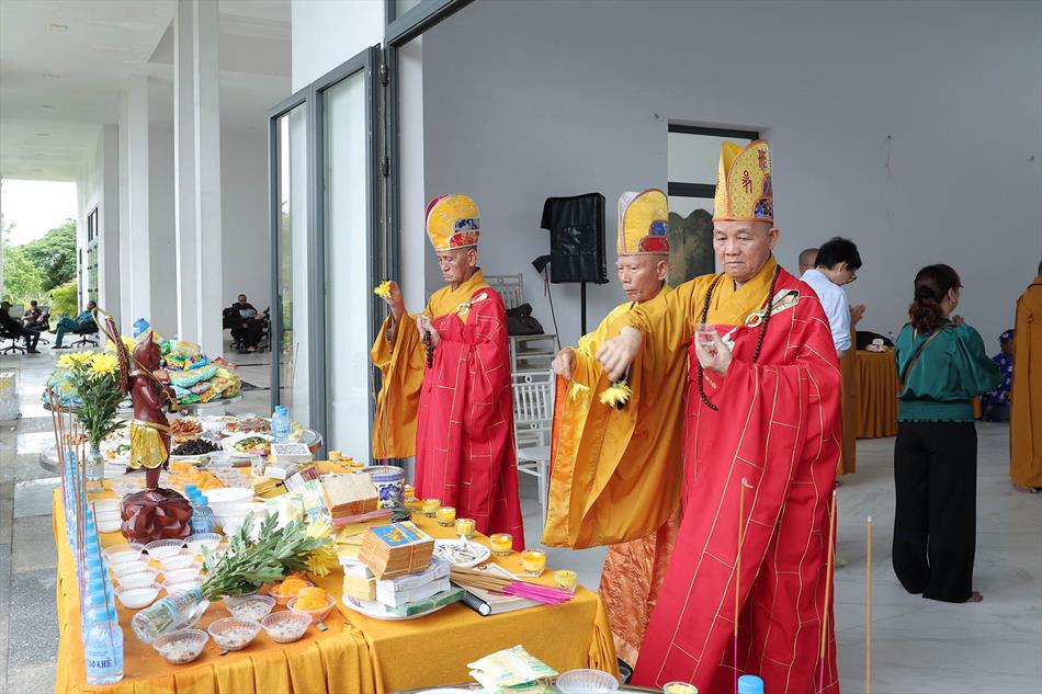 1 KHOÁ LỄ TỤNG KINH DI ĐÀ 1 KHOÁ LỄ TỤNG KINH DI ĐÀ