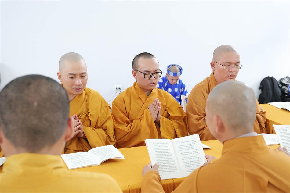 1 KHOÁ LỄ TỤNG KINH DI ĐÀ 1 KHOÁ LỄ TỤNG KINH DI ĐÀ
