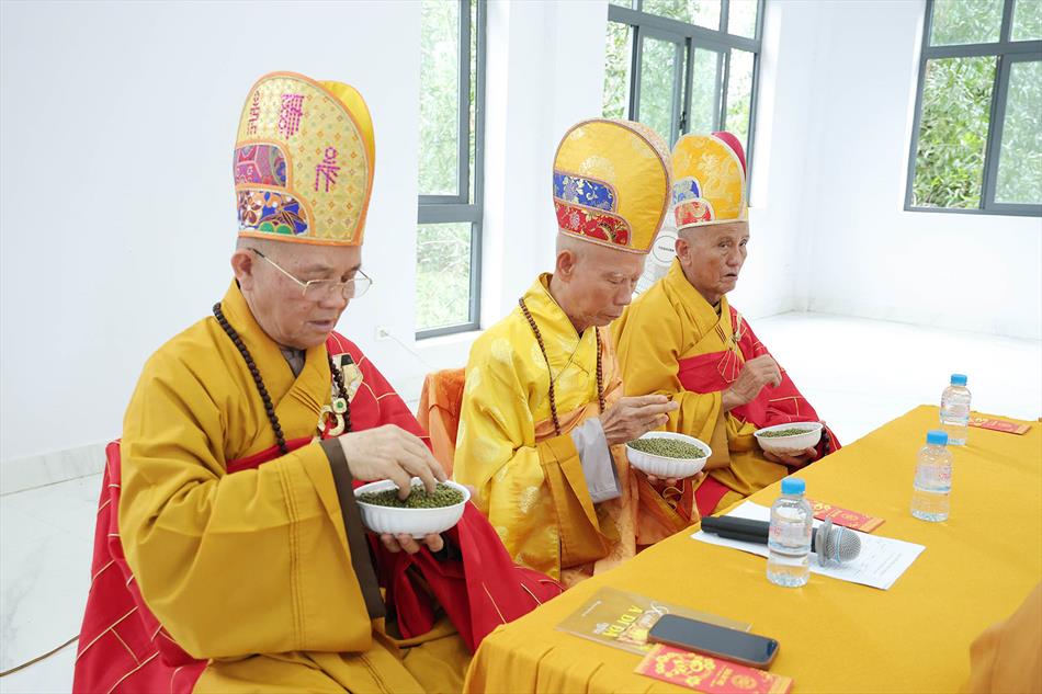 1 KHOÁ LỄ TỤNG KINH DI ĐÀ 1 KHOÁ LỄ TỤNG KINH DI ĐÀ