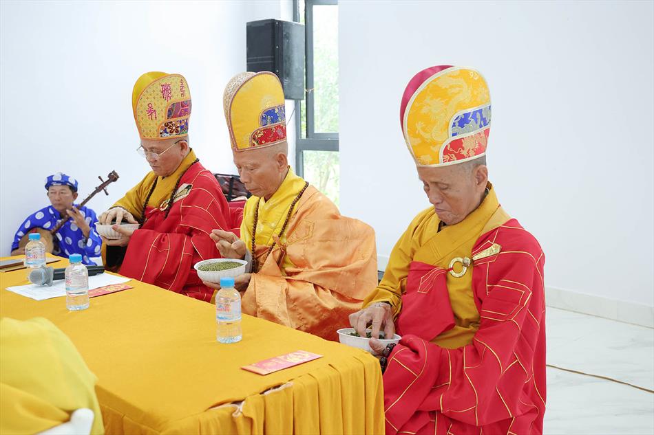 1 KHOÁ LỄ TỤNG KINH DI ĐÀ 1 KHOÁ LỄ TỤNG KINH DI ĐÀ