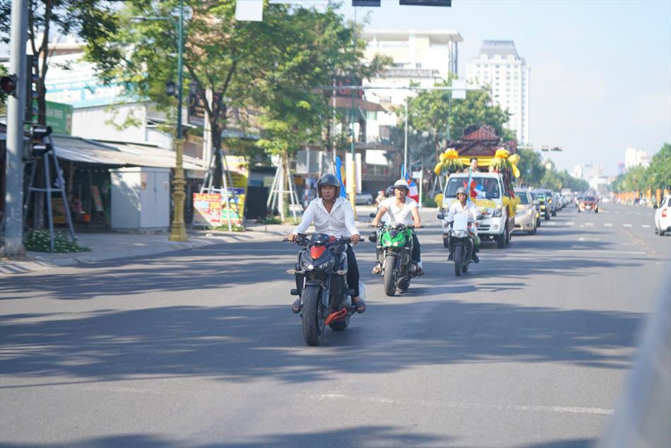 4 XUẤT PHÁT TỪ CHÙA TRUNG 4 XUẤT PHÁT TỪ CHÙA TRUNG