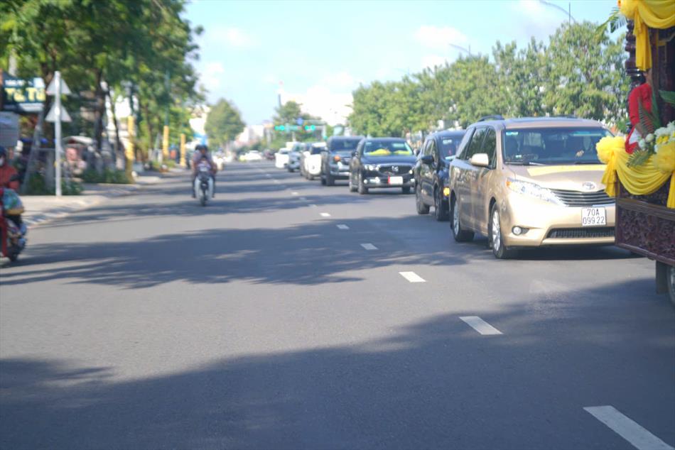 4 XUẤT PHÁT TỪ CHÙA TRUNG 4 XUẤT PHÁT TỪ CHÙA TRUNG