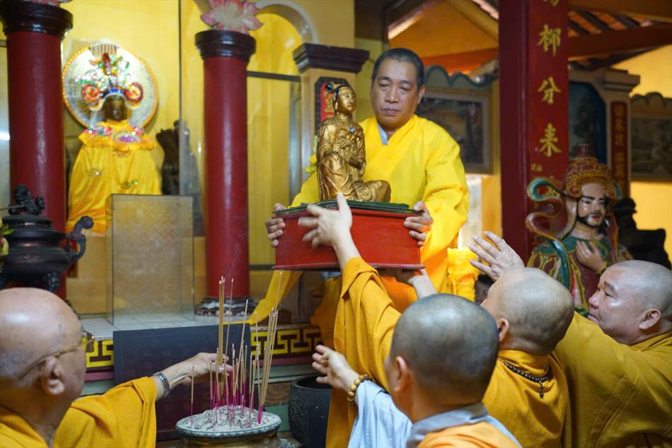 2 NƠI GIỮ TRAO - NƠI GỐC ĐÓN NHẬN 2 NƠI GIỮ TRAO - NƠI GỐC ĐÓN NHẬN