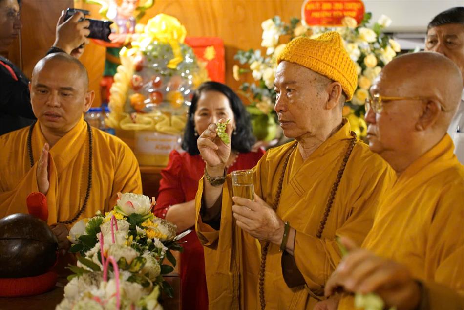 3 TRANG NGHIÊM LỄ AN VỊ TẠI ĐIỆN BÀ 3 TRANG NGHIÊM LỄ AN VỊ TẠI ĐIỆN BÀ