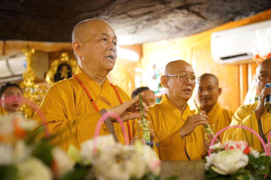 3 TRANG NGHIÊM LỄ AN VỊ TẠI ĐIỆN BÀ 3 TRANG NGHIÊM LỄ AN VỊ TẠI ĐIỆN BÀ