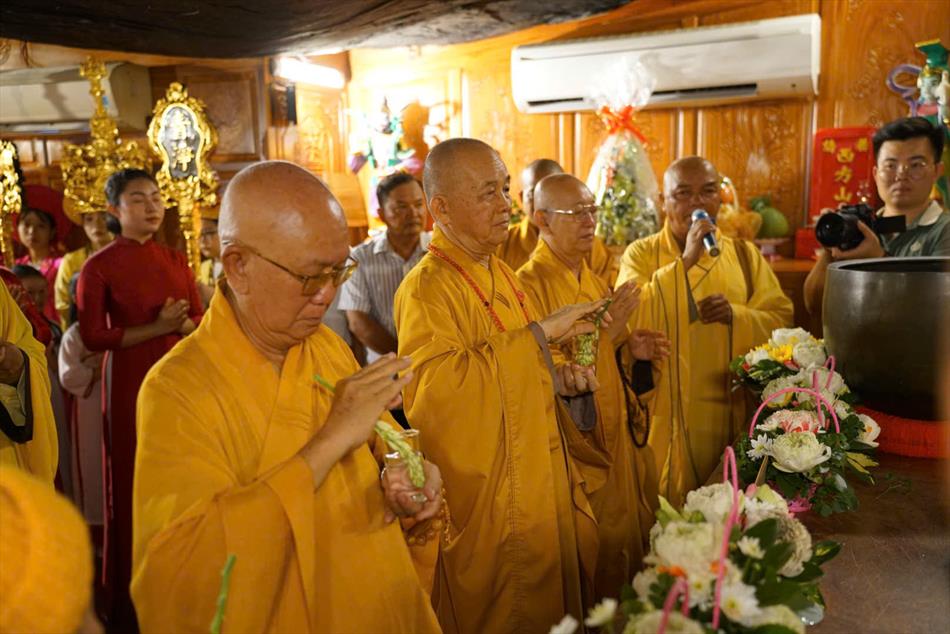 3 TRANG NGHIÊM LỄ AN VỊ TẠI ĐIỆN BÀ 3 TRANG NGHIÊM LỄ AN VỊ TẠI ĐIỆN BÀ