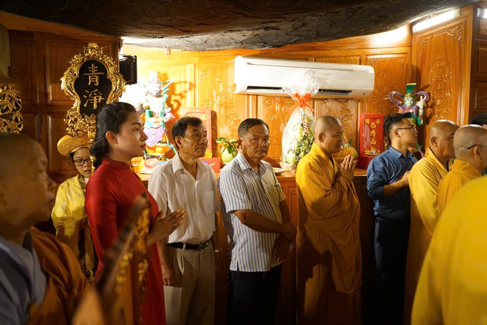 3 TRANG NGHIÊM LỄ AN VỊ TẠI ĐIỆN BÀ 3 TRANG NGHIÊM LỄ AN VỊ TẠI ĐIỆN BÀ