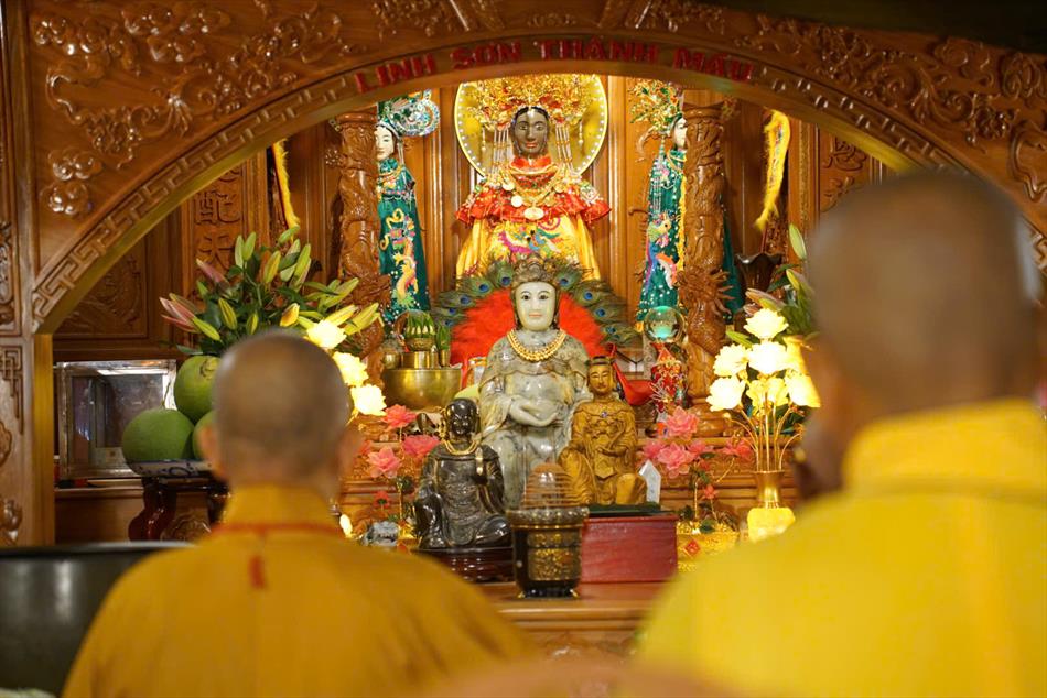 3 TRANG NGHIÊM LỄ AN VỊ TẠI ĐIỆN BÀ 3 TRANG NGHIÊM LỄ AN VỊ TẠI ĐIỆN BÀ