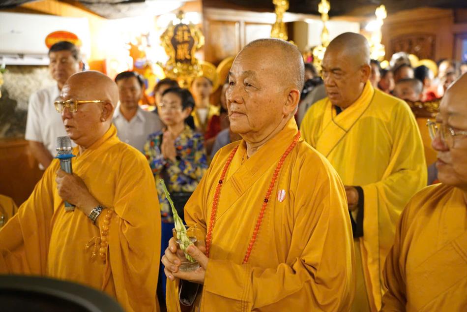 3 TRANG NGHIÊM LỄ AN VỊ TẠI ĐIỆN BÀ 3 TRANG NGHIÊM LỄ AN VỊ TẠI ĐIỆN BÀ