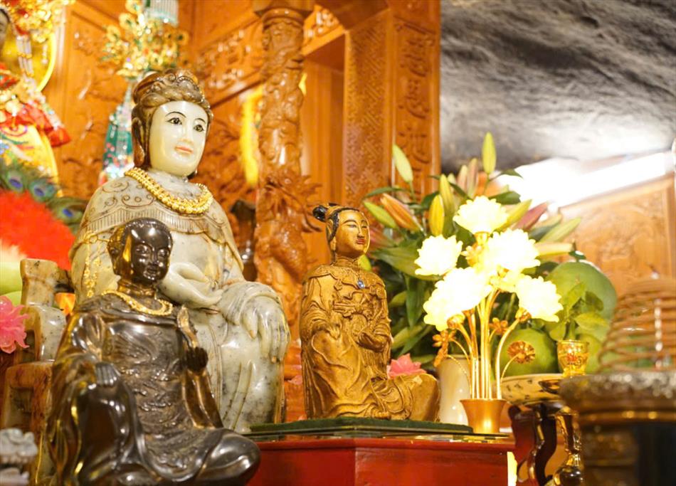 3 TRANG NGHIÊM LỄ AN VỊ TẠI ĐIỆN BÀ 3 TRANG NGHIÊM LỄ AN VỊ TẠI ĐIỆN BÀ