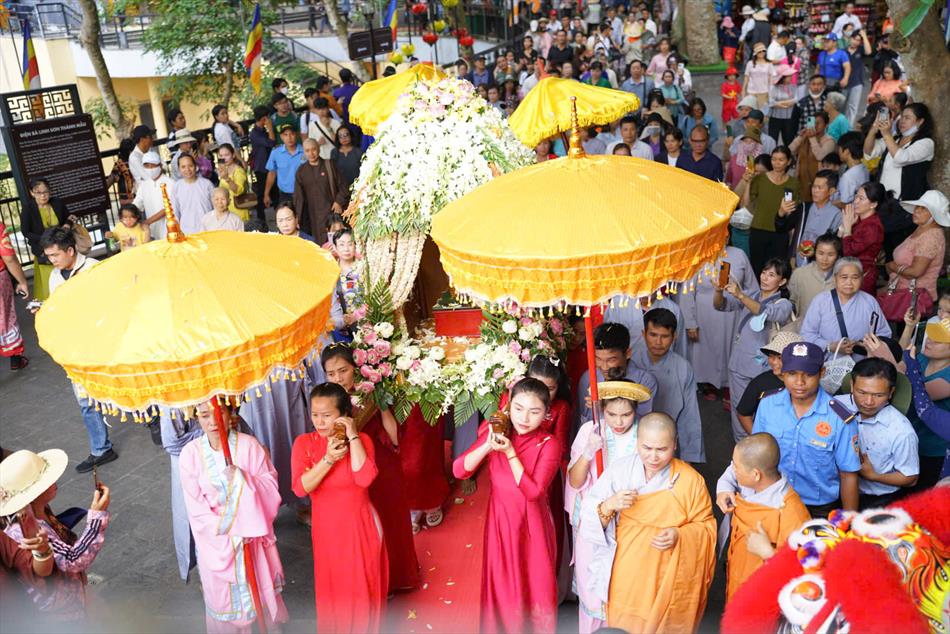 5 CUNG RƯỚC ĐOẠN TỪ CÁP TREO VỀ ĐIỆN BÀ 5 CUNG RƯỚC ĐOẠN TỪ CÁP TREO VỀ ĐIỆN BÀ