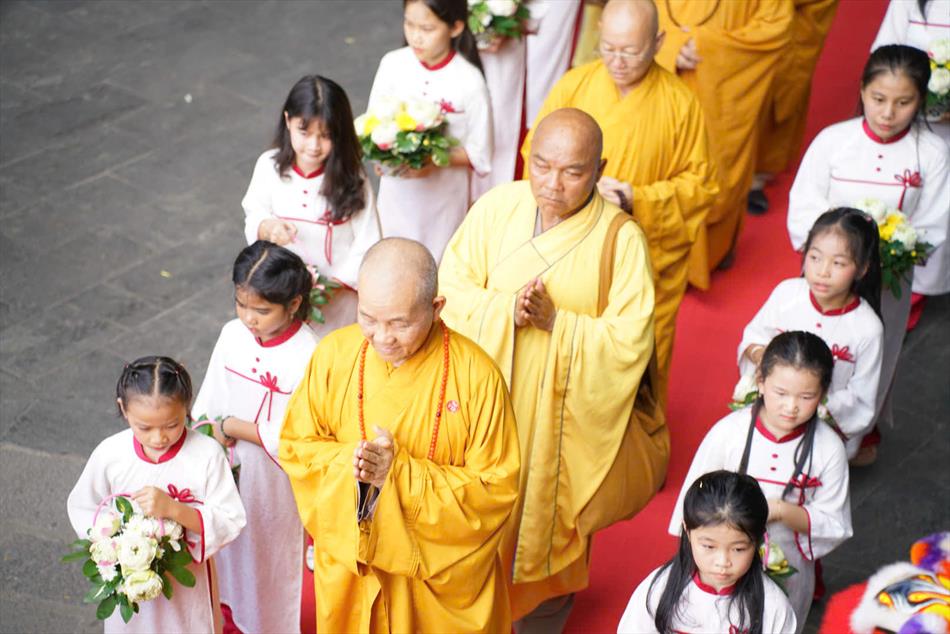 5 CUNG RƯỚC ĐOẠN TỪ CÁP TREO VỀ ĐIỆN BÀ 5 CUNG RƯỚC ĐOẠN TỪ CÁP TREO VỀ ĐIỆN BÀ