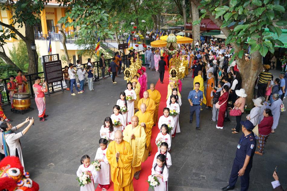5 CUNG RƯỚC ĐOẠN TỪ CÁP TREO VỀ ĐIỆN BÀ 5 CUNG RƯỚC ĐOẠN TỪ CÁP TREO VỀ ĐIỆN BÀ
