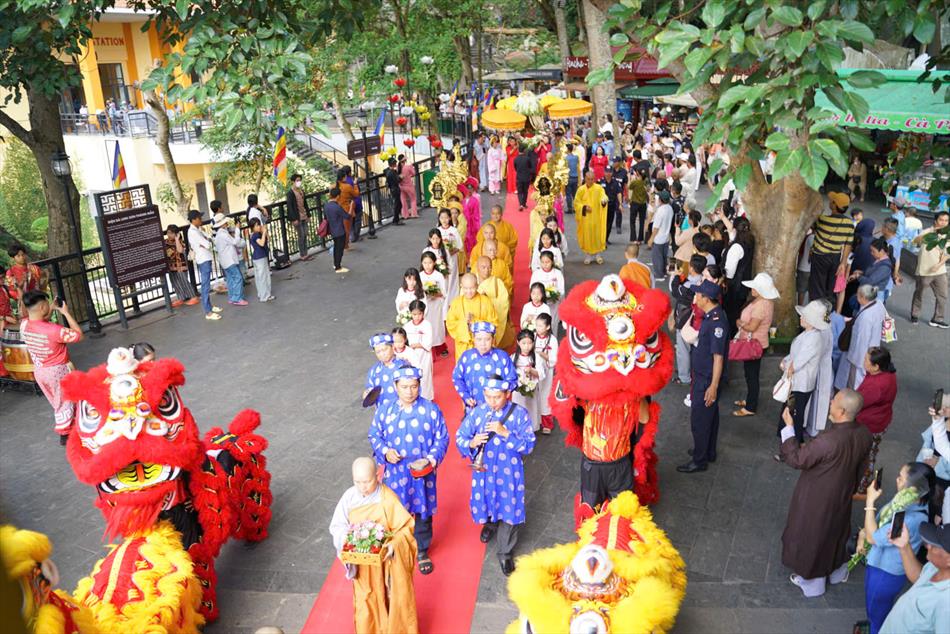 5 CUNG RƯỚC ĐOẠN TỪ CÁP TREO VỀ ĐIỆN BÀ 5 CUNG RƯỚC ĐOẠN TỪ CÁP TREO VỀ ĐIỆN BÀ