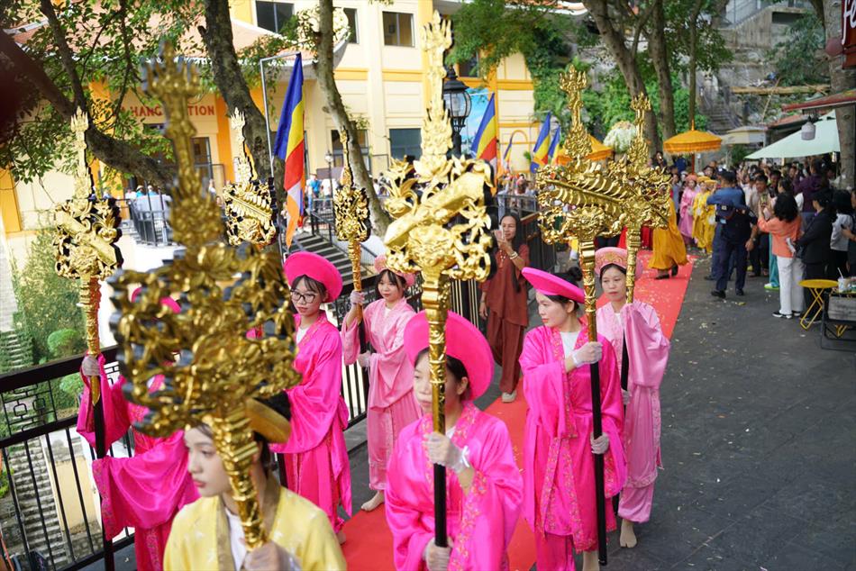 5 CUNG RƯỚC ĐOẠN TỪ CÁP TREO VỀ ĐIỆN BÀ 5 CUNG RƯỚC ĐOẠN TỪ CÁP TREO VỀ ĐIỆN BÀ