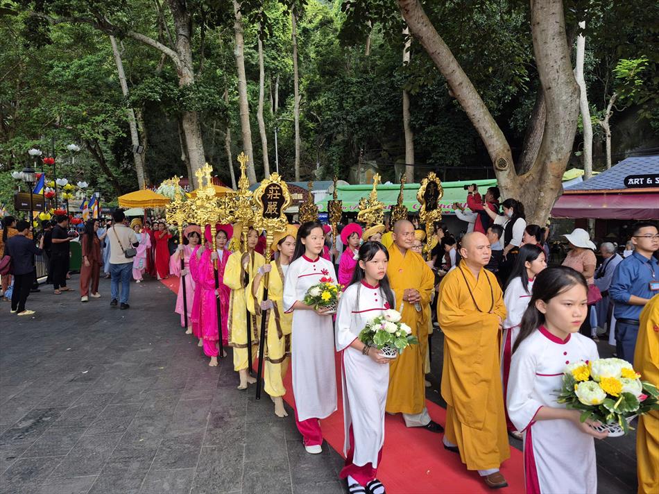5 CUNG RƯỚC ĐOẠN TỪ CÁP TREO VỀ ĐIỆN BÀ 5 CUNG RƯỚC ĐOẠN TỪ CÁP TREO VỀ ĐIỆN BÀ