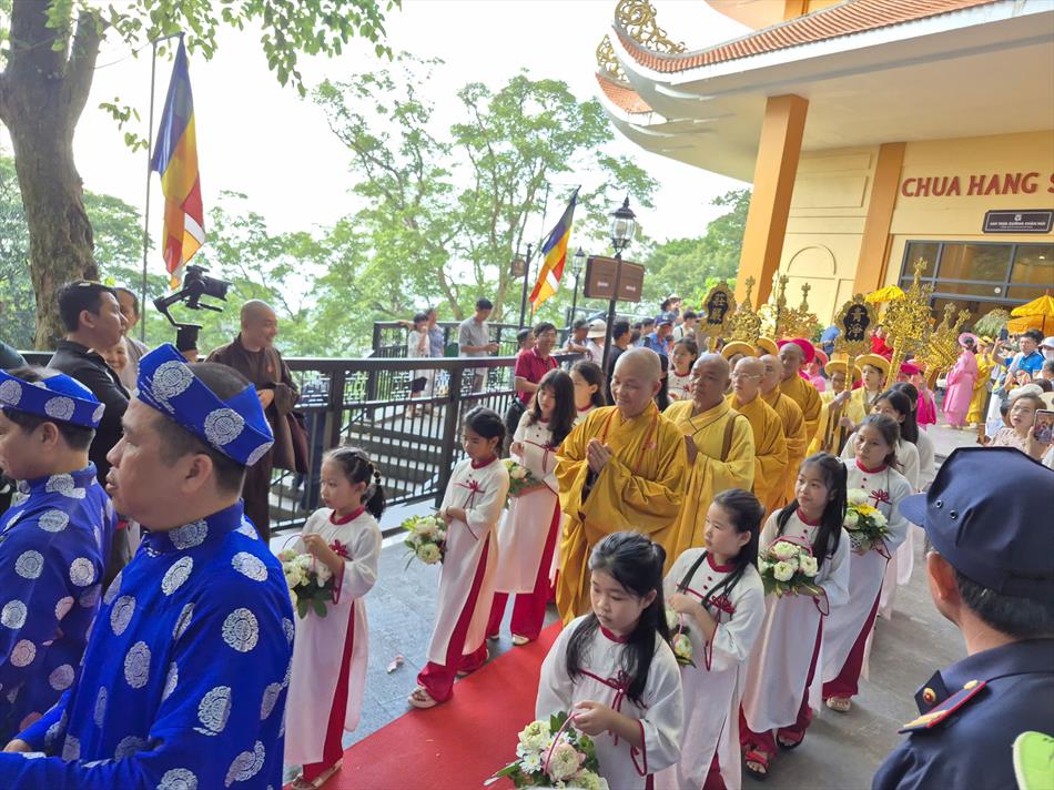 5 CUNG RƯỚC ĐOẠN TỪ CÁP TREO VỀ ĐIỆN BÀ 5 CUNG RƯỚC ĐOẠN TỪ CÁP TREO VỀ ĐIỆN BÀ
