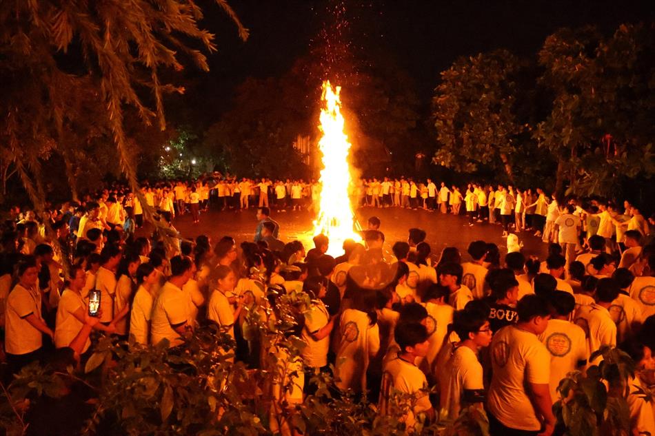 Lễ thắp nến tri ân & lửa trại trong khóa tu mùa hè chùa Long Phước