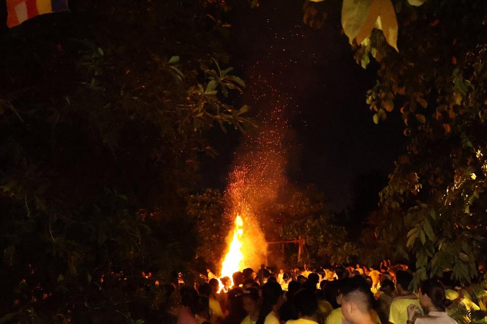 Lễ thắp nến tri ân & lửa trại trong khóa tu mùa hè chùa Long Phước
